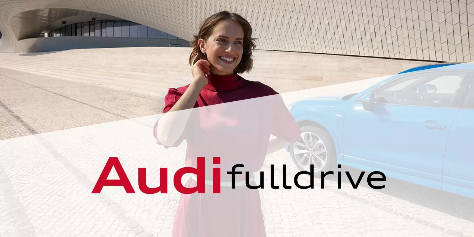 Una chica sonriendo delante de un Audi con el logo de Audi fulldrive